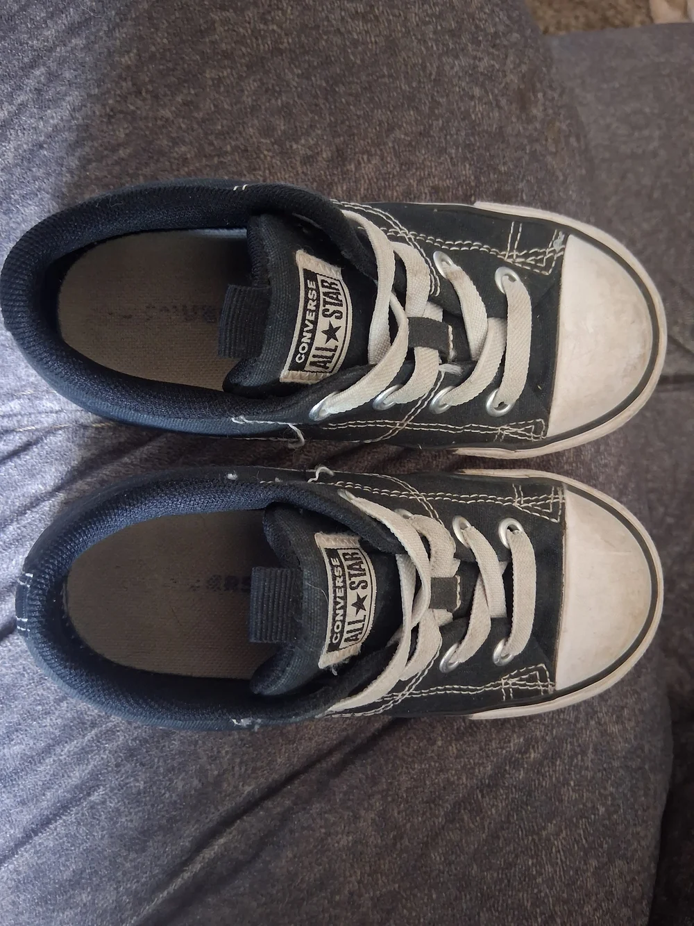 Used Converse Toddler Black and White Low Top Sneakers Size 10